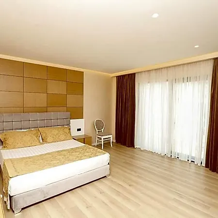 Oxford 4* טיראנה