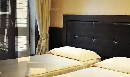 Oxford Hotel 4*